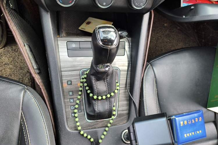 Used Skoda Octavia 2016 1.6L Automatic Smart Drive Edition Gear Lever