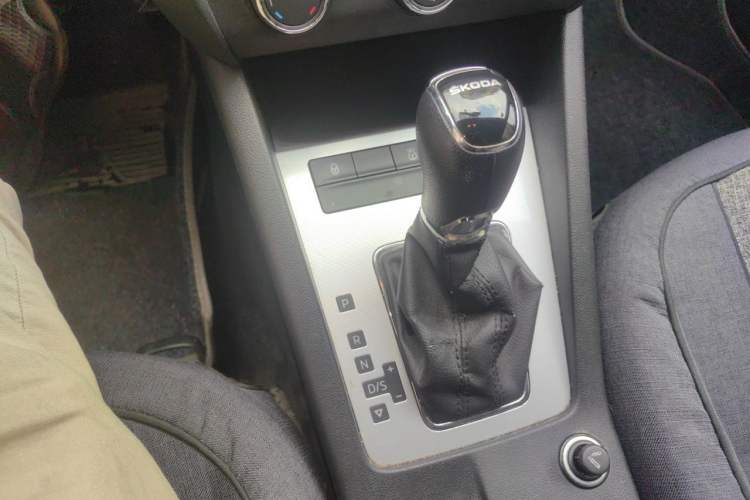 Used Skoda Octavia 2016 1.6L Automatic Chuanxing Edition Gear Lever