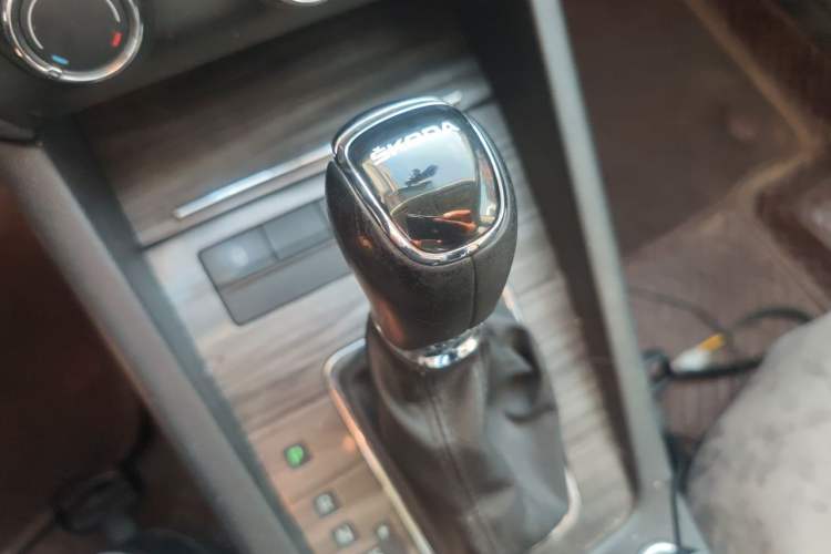 Used Skoda Octavia 2016 1.6L Automatic Smart Drive Edition Gear Lever
