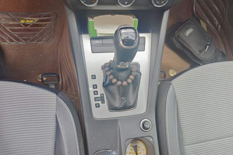 Used Skoda Octavia 2016 1.6L Automatic Chuanxing Edition Gear Lever