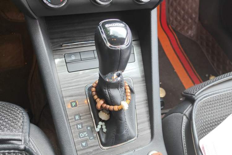 Used Skoda Octavia 2016 1.6L Automatic Smart Drive Edition Gear Lever