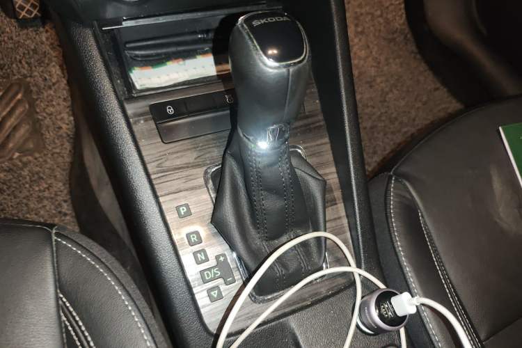 Used Skoda Octavia 2016 1.6L Automatic Smart Drive Edition Gear Lever