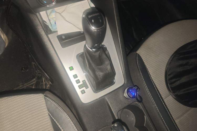 Used Skoda Octavia 2016 1.6L Automatic Chuanxing Edition Gear Lever