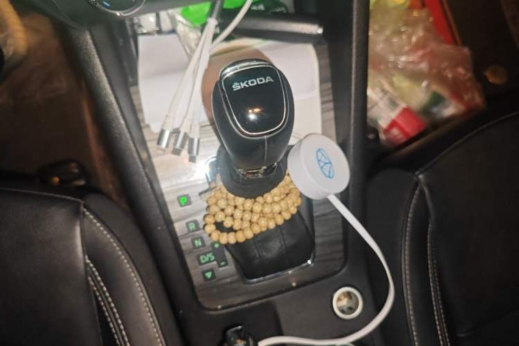 Used Skoda Octavia 2016 1.6L Automatic Smart Drive Edition Gear Lever