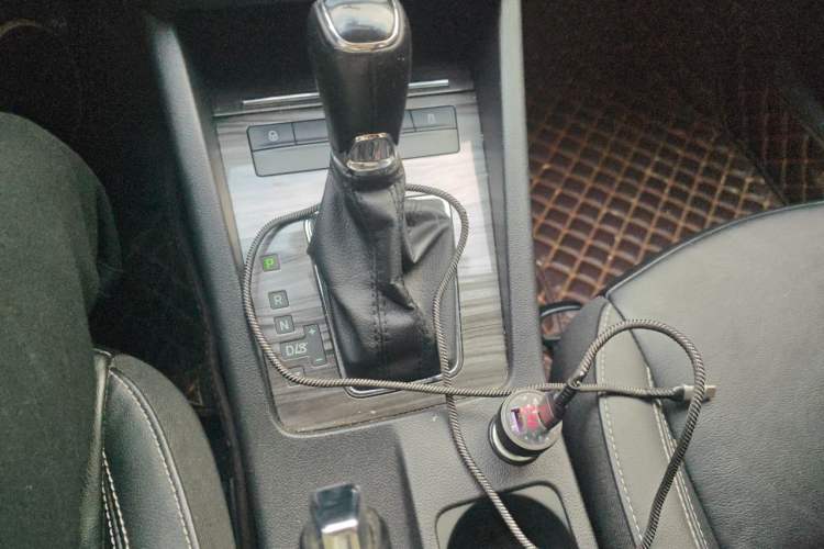 Used Skoda Octavia 2016 1.6L Automatic Smart Drive Edition Gear Lever