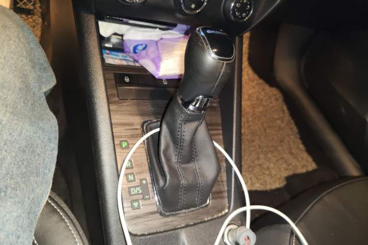 Used Skoda Octavia 2016 1.6L Automatic Smart Drive Edition Gear Lever