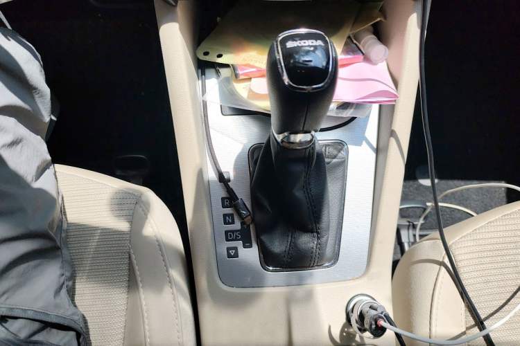 Used Skoda Octavia 2016 1.6L Automatic Chuanxing Edition Gear Lever