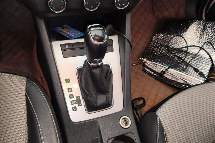 Used Skoda Octavia 2016 1.6L Automatic Chuanxing Edition Gear Lever