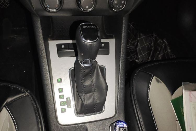 Used Skoda Octavia 2016 1.6L Automatic Chuanxing Edition Gear Lever