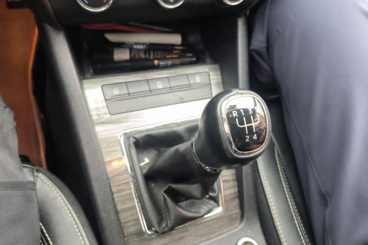 Used Skoda Octavia 2016 1.6L Manual Smart Drive Version Gear Lever