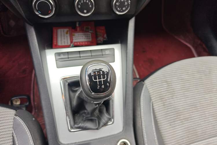 Used Skoda Octavia 2016 1.6L Manual Trend Edition Gear Lever