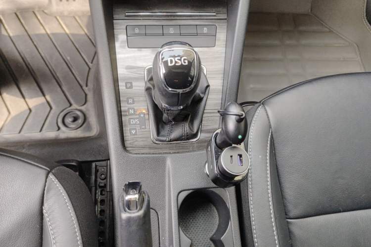 Used Skoda Octavia 2016 TSI280 DSG Smart Drive Edition Gear Lever