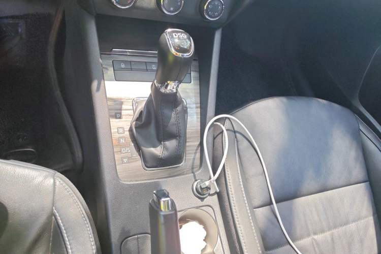 Used Skoda Octavia 2016 TSI280 DSG Smart Drive Edition Gear Lever