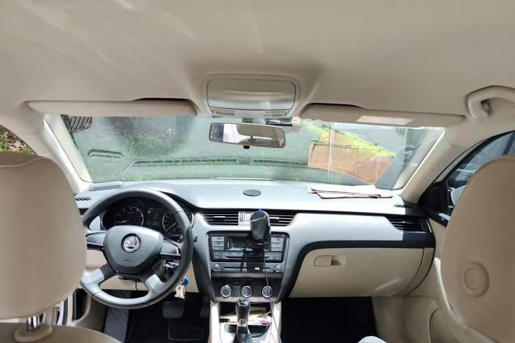 Used Skoda Octavia 2016 1.6L Automatic Chuanxing Edition Headliner