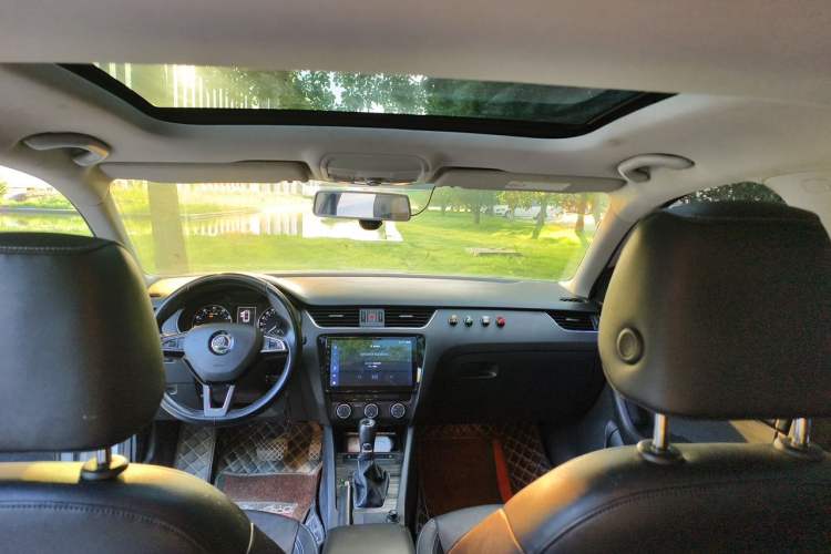 Used Skoda Octavia 2016 1.6L Automatic Smart Drive Edition Headliner