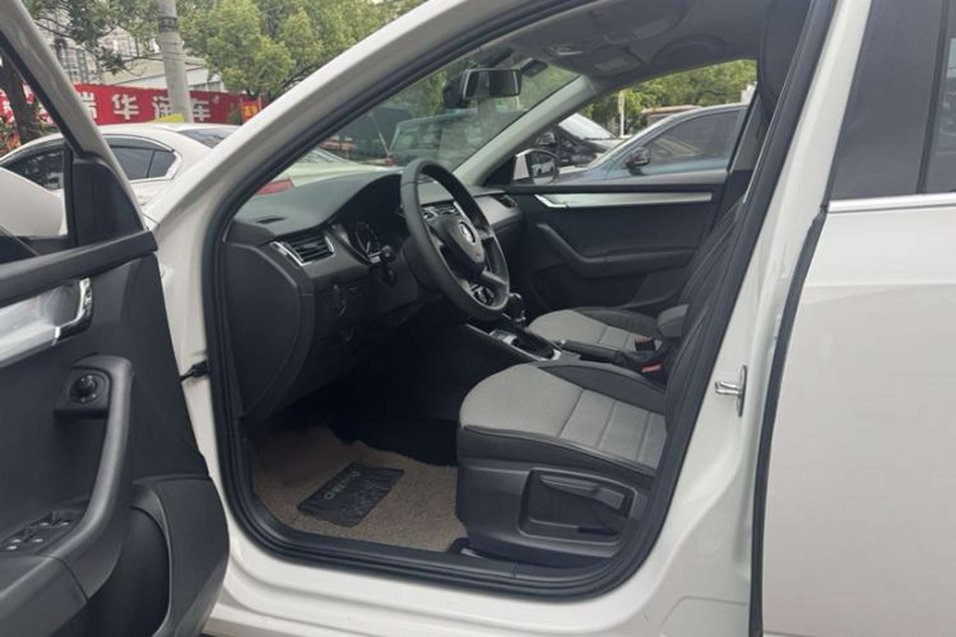 Used Skoda Octavia 2016 1.6L Automatic Chuanxing Edition Interior 2