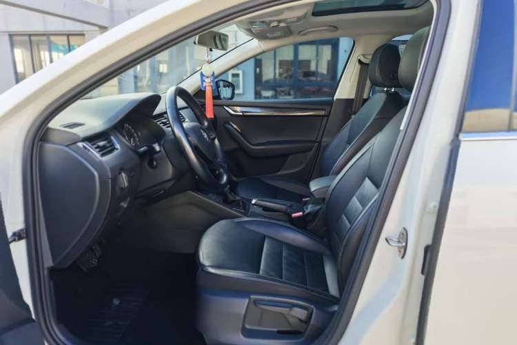 Used Skoda Octavia 2016 1.6L Automatic Smart Drive Edition Interior 2