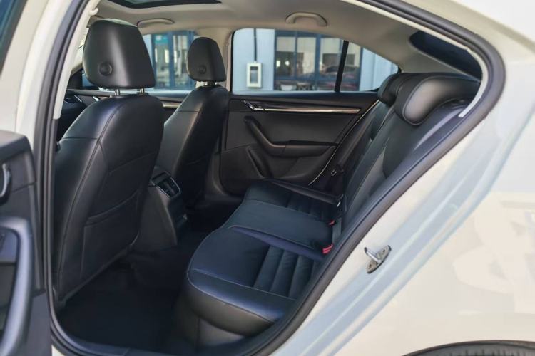 Used Skoda Octavia 2016 1.6L Automatic Smart Drive Edition Interior 3