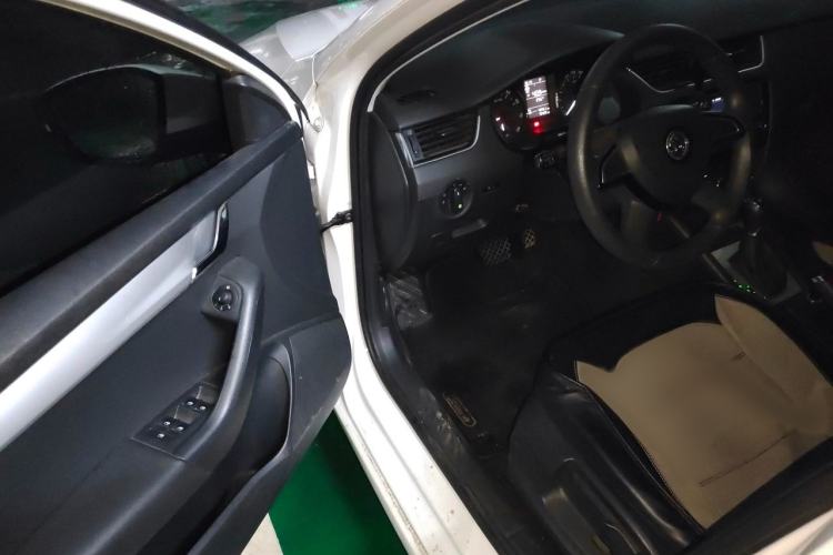 Used Skoda Octavia 2016 1.6L Automatic Chuanxing Edition Interior 3