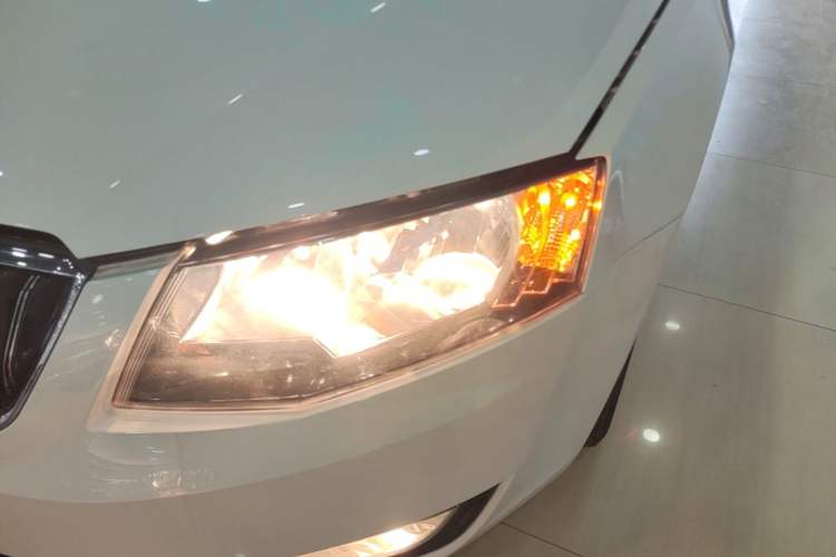 Used Skoda Octavia 2016 1.6L Automatic Chuanxing Edition Left Front Headlight