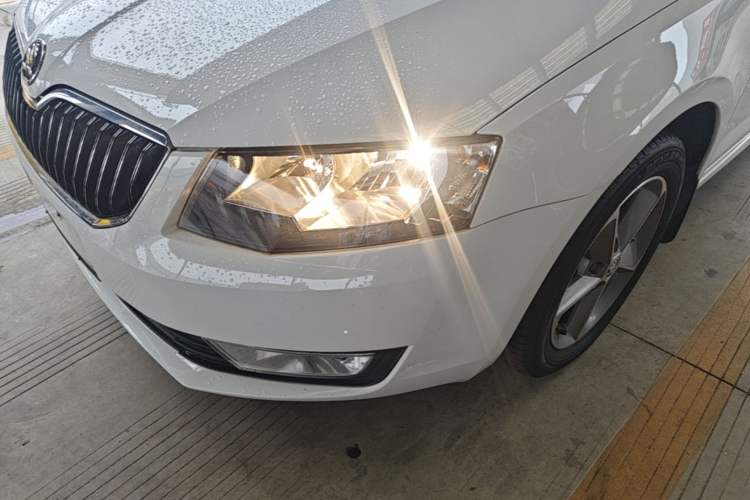 Used Skoda Octavia 2016 1.6L Automatic Chuanxing Edition Left Front Headlight