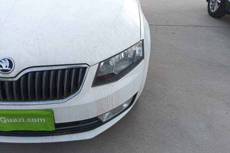 Used Skoda Octavia 2016 1.6L Automatic Smart Drive Edition Left Front Headlight