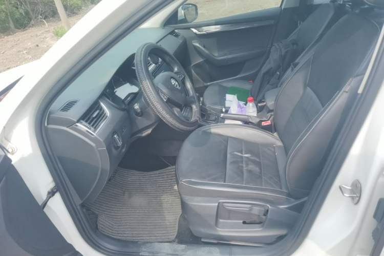 Used Skoda Octavia 2016 1.6L Automatic Smart Drive Edition Left Front Seat