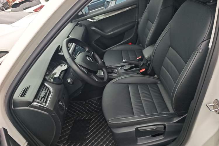 Used Skoda Octavia 2016 TSI280 DSG Smart Drive Edition Left Front Seat