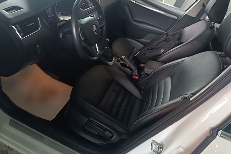 Used Skoda Octavia 2016 1.6L Automatic Smart Drive Edition Left Front Seat