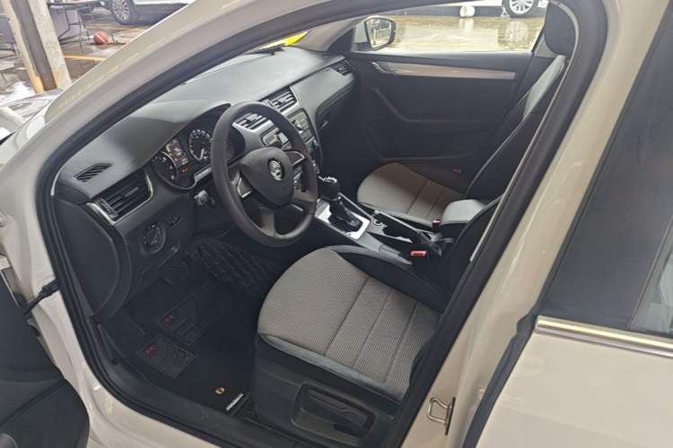 Used Skoda Octavia 2016 1.6L Automatic Chuanxing Edition Left Front Seat