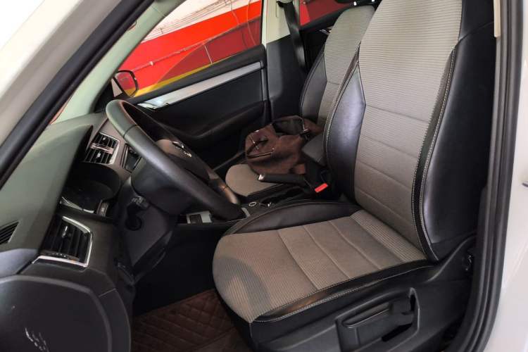 Used Skoda Octavia 2016 1.6L Automatic Chuanxing Edition Left Front Seat