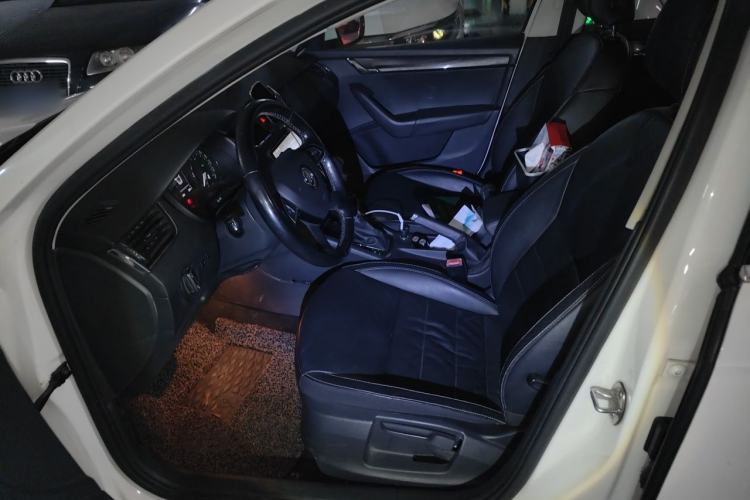 Used Skoda Octavia 2016 1.6L Automatic Smart Drive Edition Left Front Seat