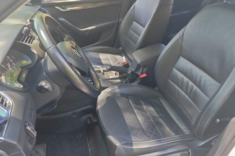 Used Skoda Octavia 2016 TSI280 DSG Smart Drive Edition Left Front Seat