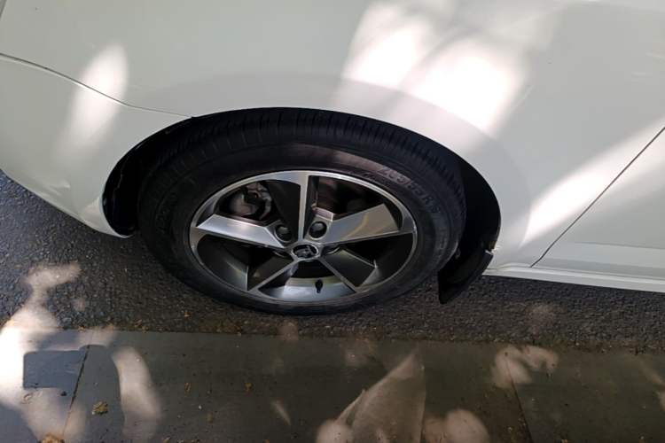 Used Skoda Octavia 2016 1.6L Manual Trend Edition Left Front Wheel Hub
