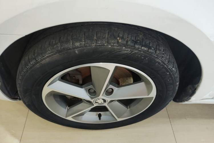 Used Skoda Octavia 2016 1.6L Automatic Chuanxing Edition Left Front Wheel Hub
