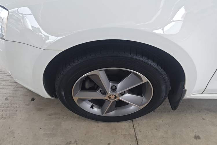 Used Skoda Octavia 2016 1.6L Automatic Chuanxing Edition Left Front Wheel Hub