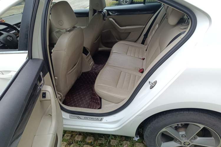 Used Skoda Octavia 2016 1.6L Automatic Smart Drive Edition Left Rear Seat