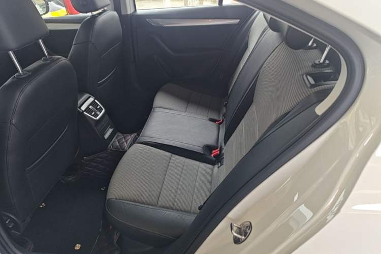 Used Skoda Octavia 2016 1.6L Automatic Chuanxing Edition Left Rear Seat