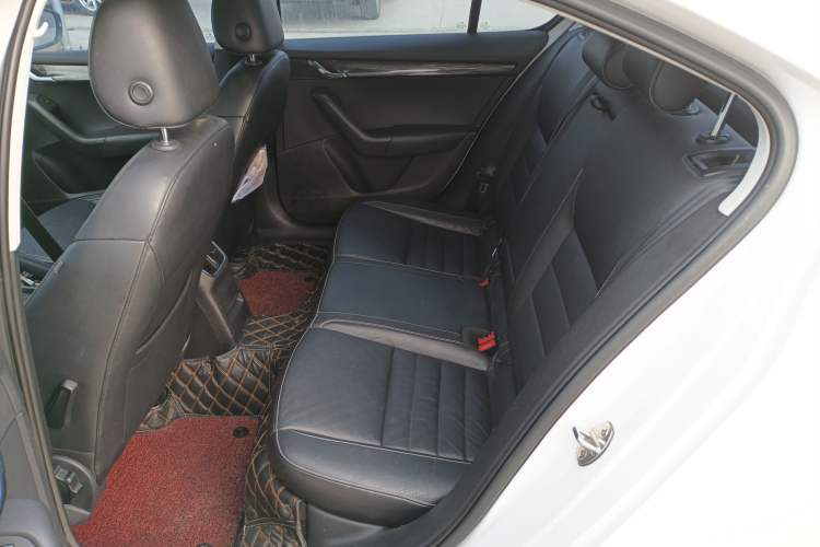 Used Skoda Octavia 2016 1.6L Automatic Smart Drive Edition Left Rear Seat