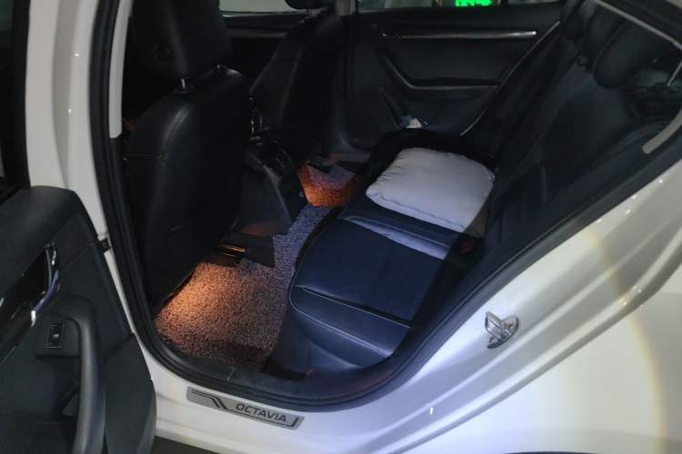 Used Skoda Octavia 2016 1.6L Automatic Smart Drive Edition Left Rear Seat