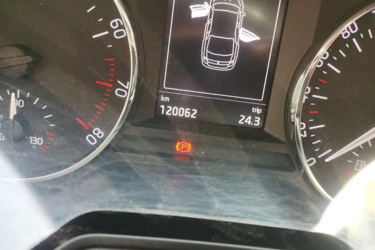 Used Skoda Octavia 2016 1.6L Automatic Smart Drive Edition Odometer Close Up