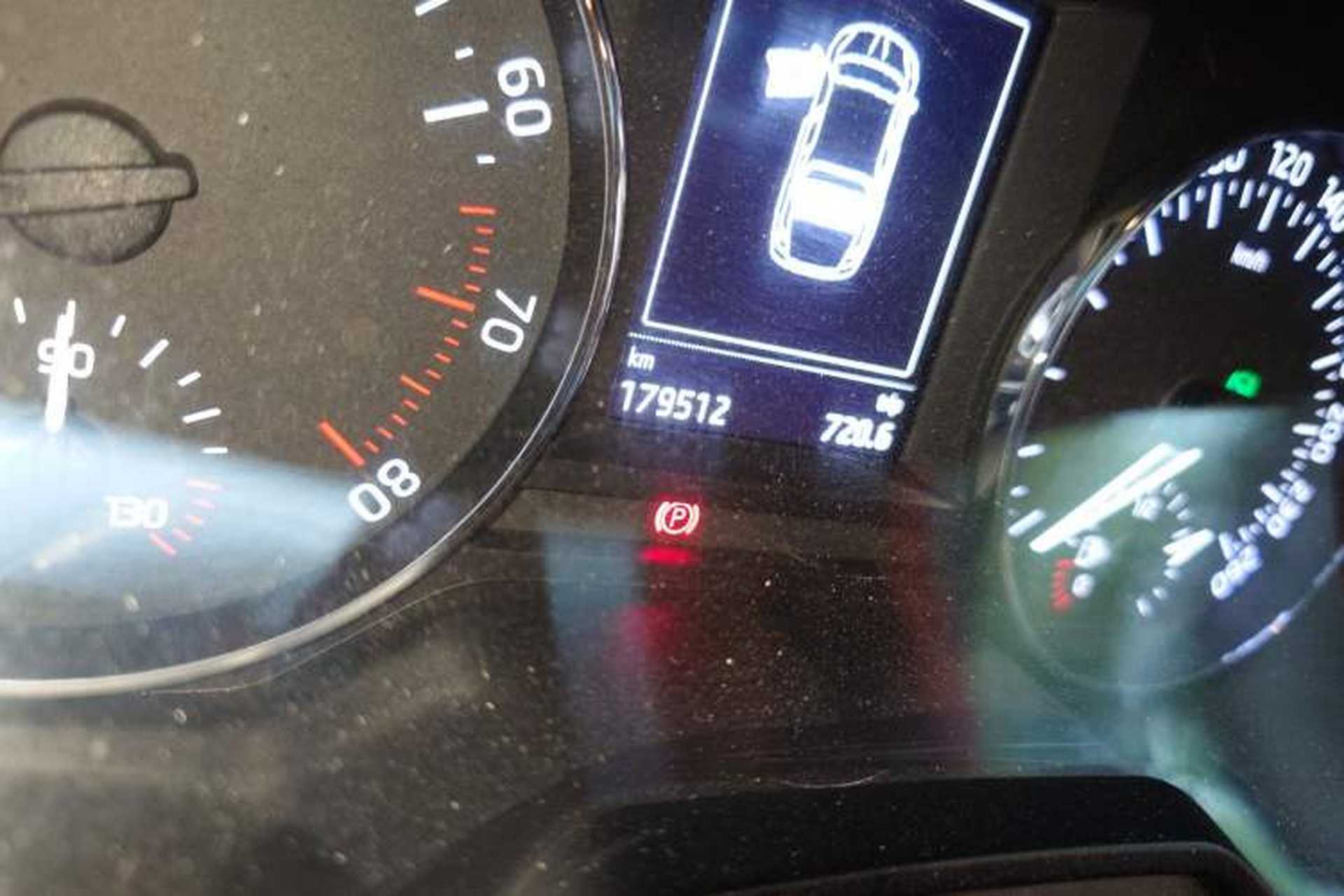 Used Skoda Octavia 2016 1.6L Automatic Smart Drive Edition Odometer Close Up