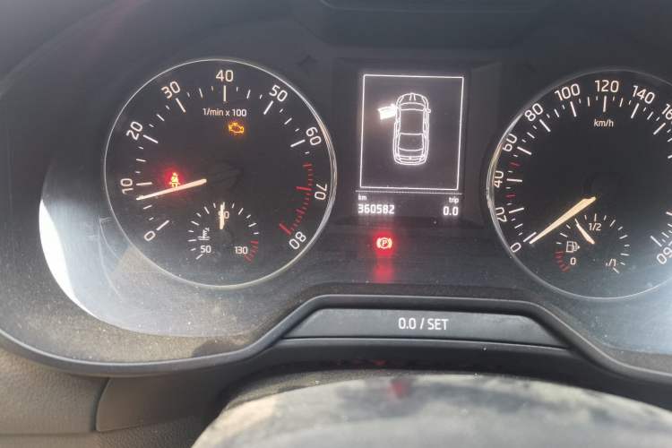 Used Skoda Octavia 2016 1.6L Manual Smart Drive Version Odometer Close Up