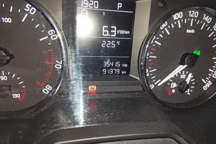 Used Skoda Octavia 2016 1.6L Automatic Chuanxing Edition Odometer Close Up
