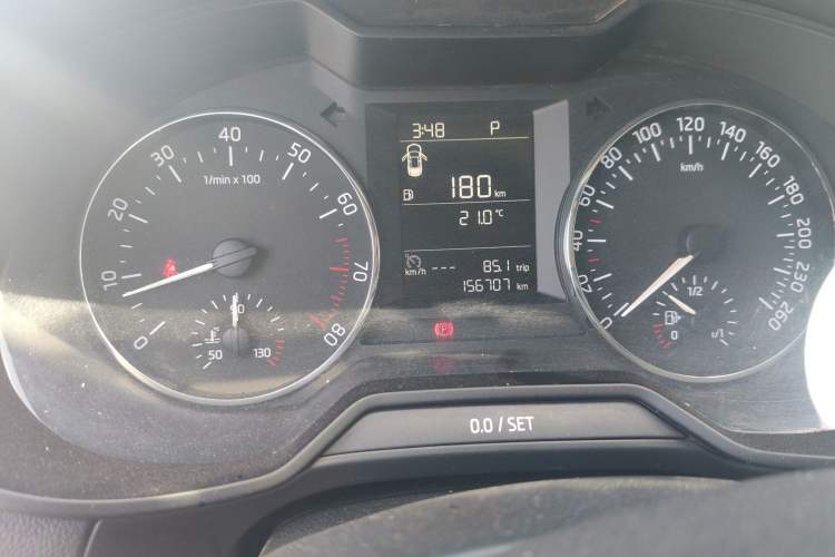 Used Skoda Octavia 2016 1.6L Automatic Chuanxing Edition Odometer Close Up