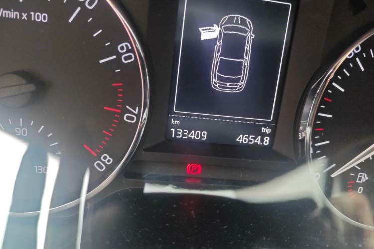 Used Skoda Octavia 2016 1.6L Automatic Smart Drive Edition Odometer Close Up