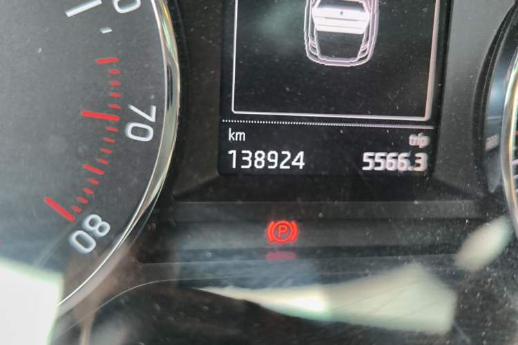 Used Skoda Octavia 2016 1.6L Automatic Smart Drive Edition Odometer Close Up