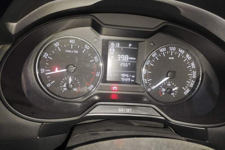Used Skoda Octavia 2016 1.6L Automatic Chuanxing Edition Odometer Close Up