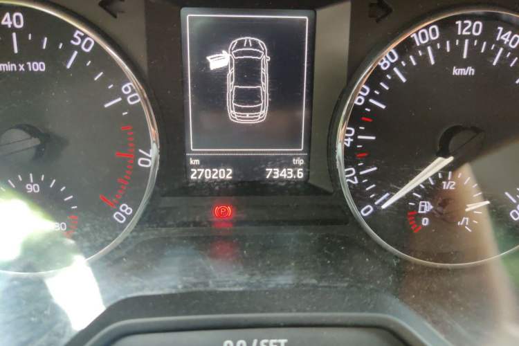 Used Skoda Octavia 2016 1.6L Manual Smart Drive Version Odometer Close Up