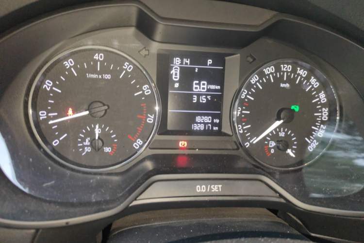 Used Skoda Octavia 2016 1.6L Automatic Chuanxing Edition Odometer Close Up